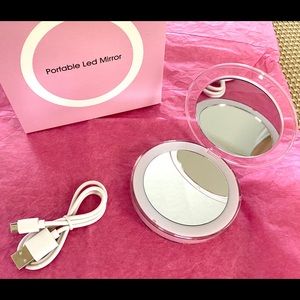 NWOT Make up LED lighted portable mirror, NEW !